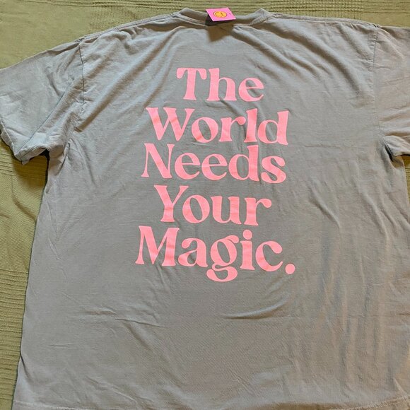 The World Needs Your Magic Oversized Tee in Stone Grey L/XL - Picture 3 of 4